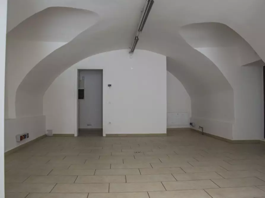 Immagine 8 di Negozio in vendita  in Via del Comun a Commezzadura