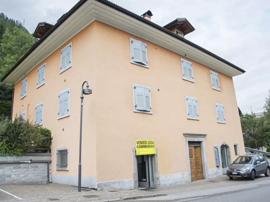 Immagine 10 di Negozio in vendita  in Via del Comun a Commezzadura