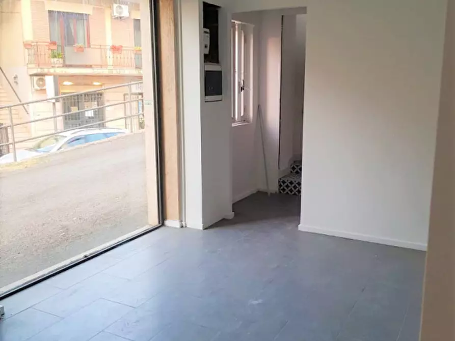 Immagine 19 di Negozio in affitto  in via Anguillarese a Anguillara Sabazia