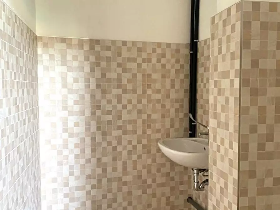 Immagine 10 di Laboratorio in affitto  in Via Piave a Ghedi