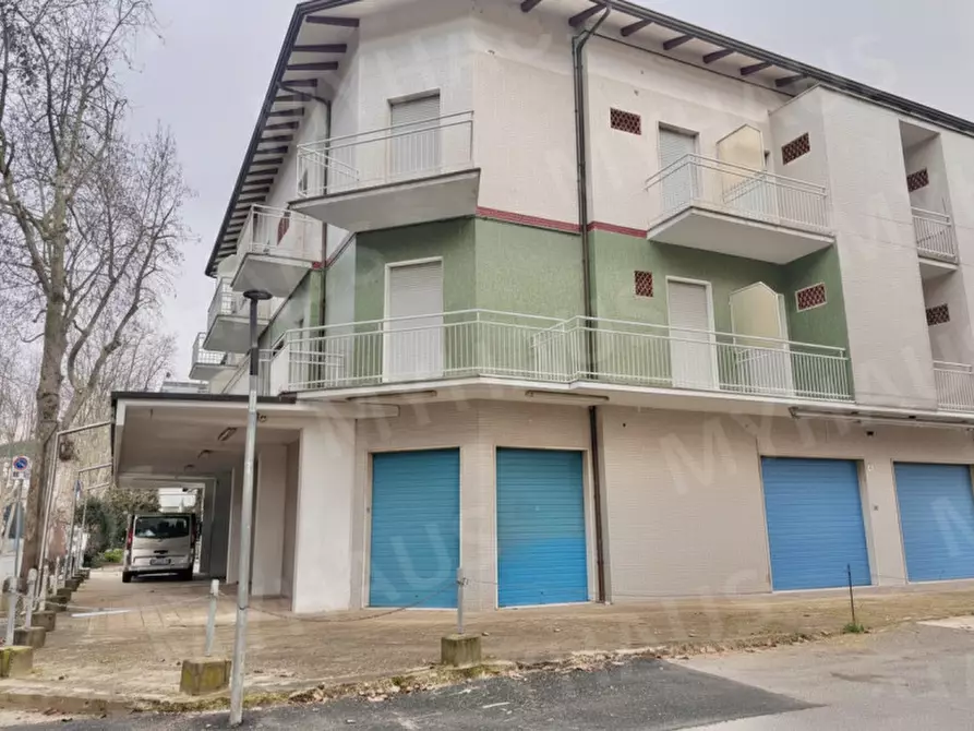 Immagine 7 di Palazzo in vendita  in Via Archimede a Cesenatico
