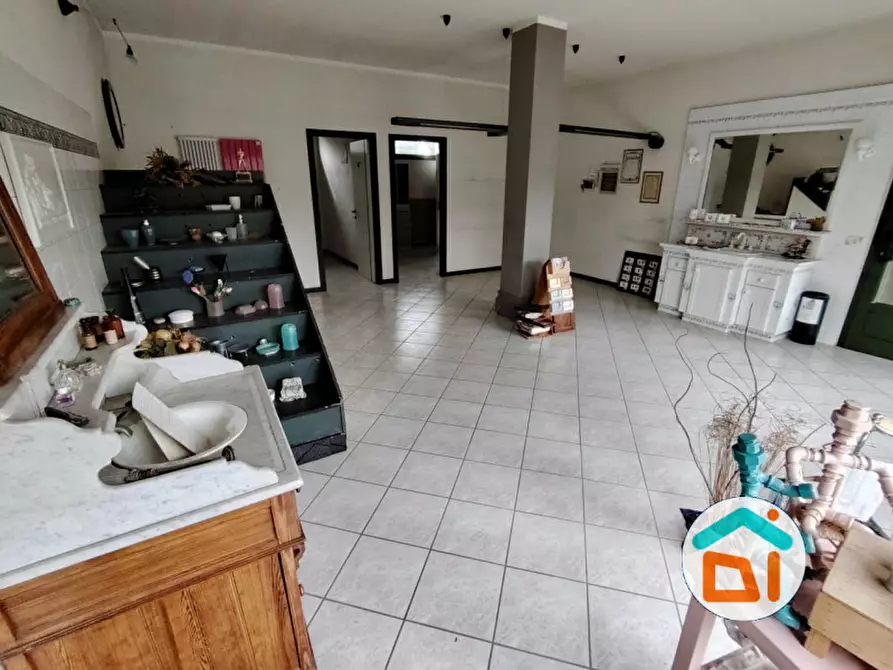 Immagine 9 di Ufficio in vendita  in viale venezia giulia a Cormons