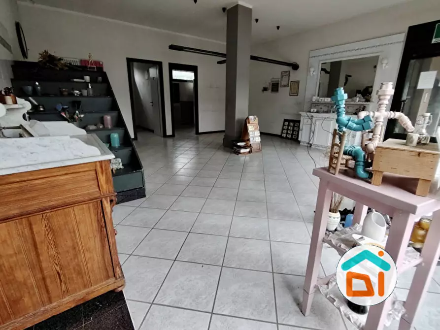 Immagine 11 di Ufficio in vendita  in viale venezia giulia a Cormons