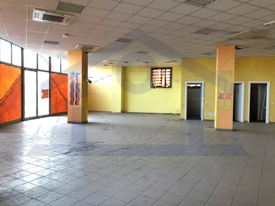 Immagine 1 di Negozio in vendita  in via Statale a Calcinato