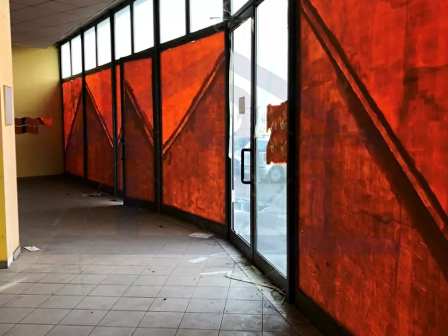 Immagine 9 di Negozio in vendita  in via Statale a Calcinato