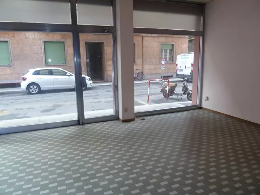 Immagine 3 di Negozio in vendita  in via pagliano 5 a Casale Monferrato