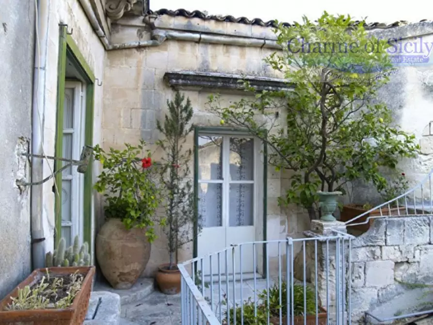 Immagine 6 di Palazzo in vendita  in Corso Principessa Maria del Belgio a Modica