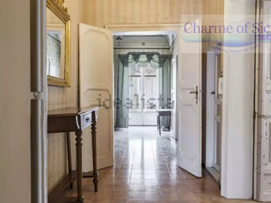 Immagine 12 di Palazzo in vendita  in Corso Principessa Maria del Belgio a Modica