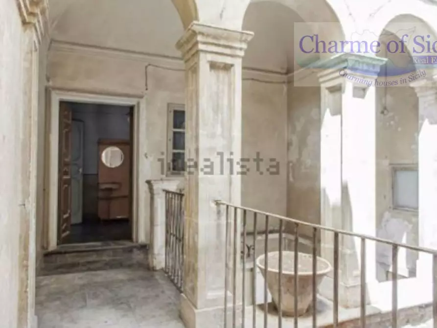 Immagine 16 di Palazzo in vendita  in Corso Principessa Maria del Belgio a Modica