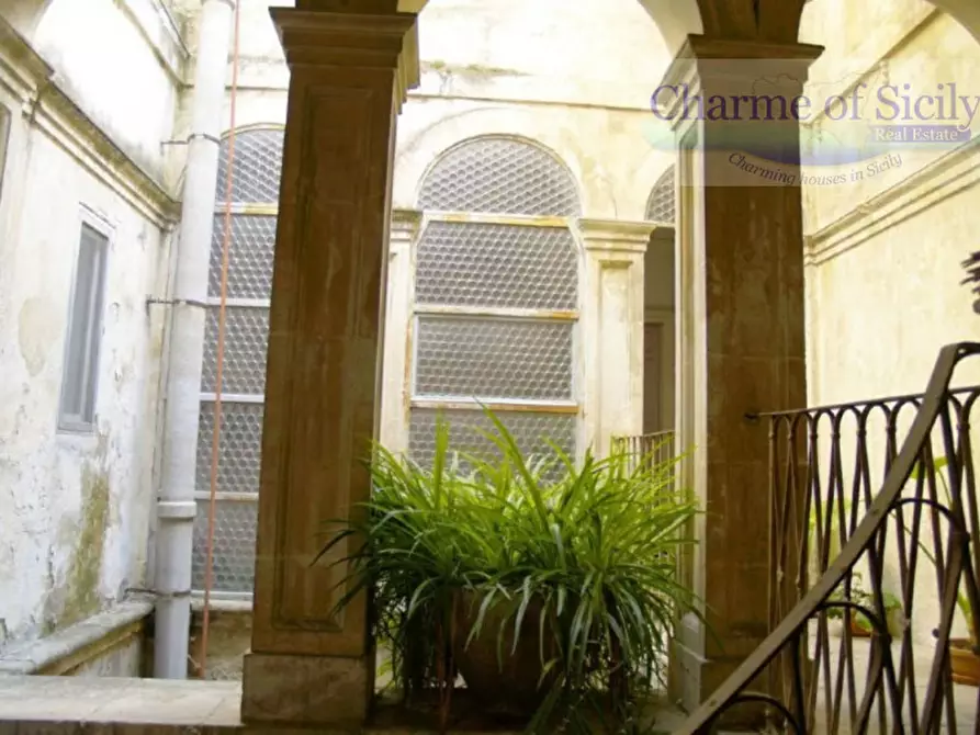 Immagine 19 di Palazzo in vendita  in Corso Principessa Maria del Belgio a Modica