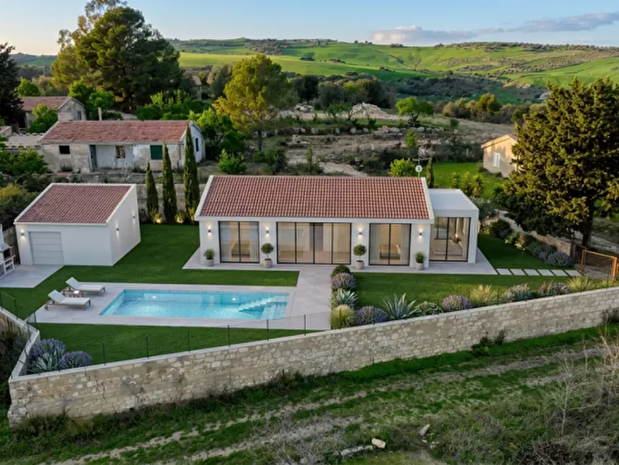 Immagine 1 di Villa in vendita  in Via del tellesimo a Ragusa