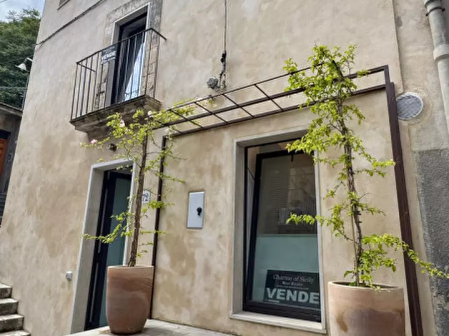 Immagine 1 di Casa indipendente in vendita  in Via Santa Sofia a Modica