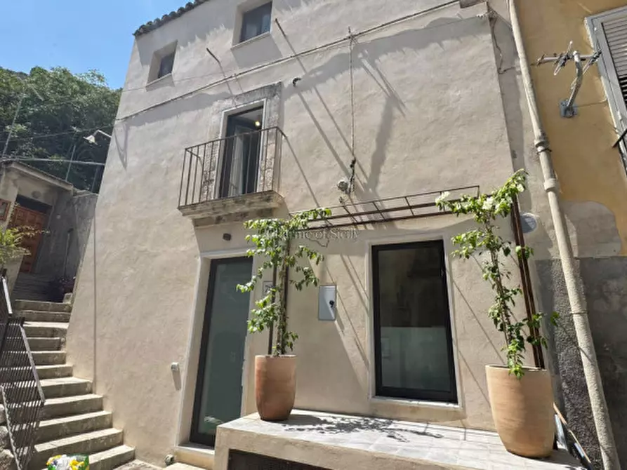Immagine 1 di Casa indipendente in vendita  in Via Santa Sofia a Modica