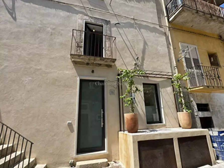 Immagine 36 di Casa indipendente in vendita  in Via Santa Sofia a Modica