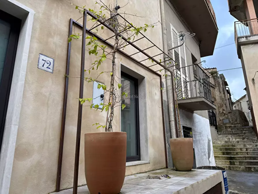 Immagine 38 di Casa indipendente in vendita  in Via Santa Sofia a Modica