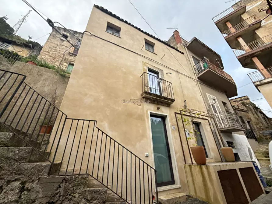 Immagine 38 di Casa indipendente in vendita  in Via Santa Sofia a Modica