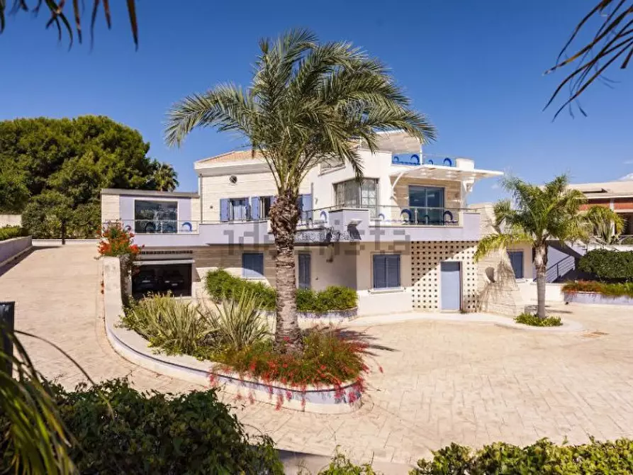 Immagine 11 di Villa in vendita  a Ragusa