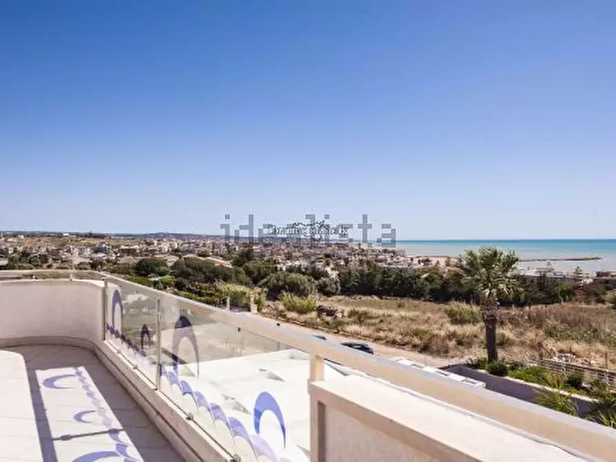 Immagine 12 di Villa in vendita  a Ragusa