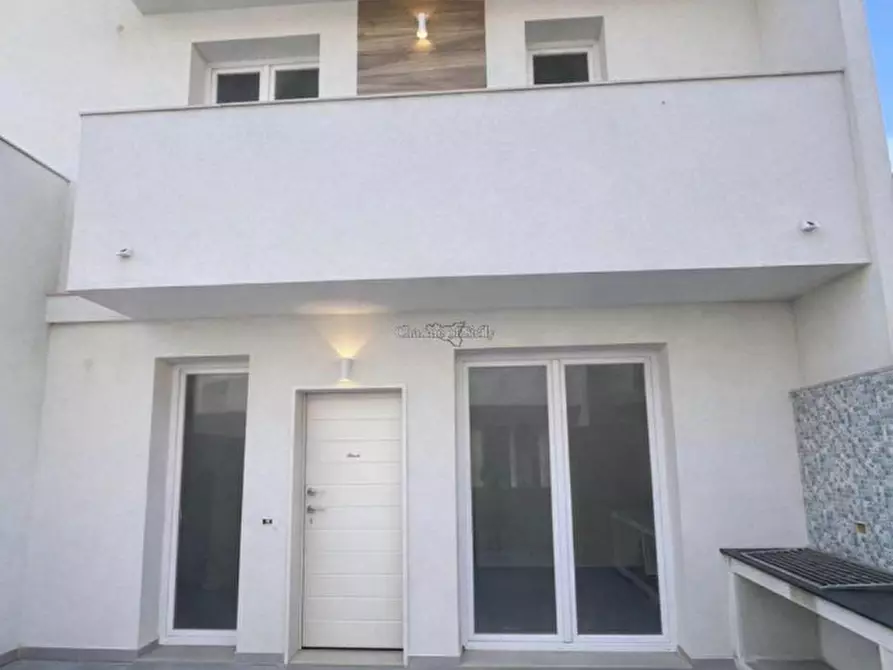 Immagine 2 di Casa bifamiliare in vendita  in Via dei Fiordalisi a Ispica