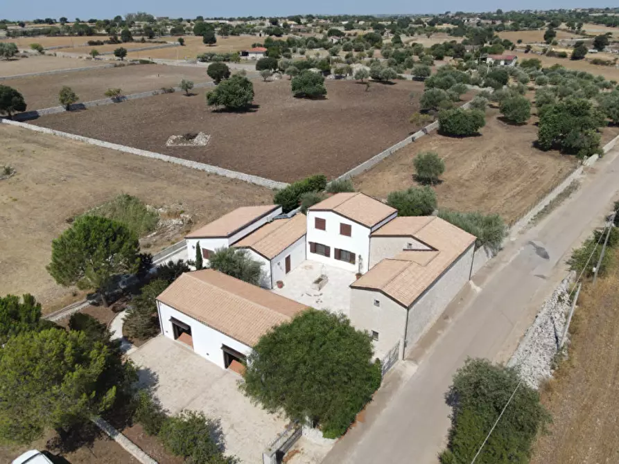 Immagine 1 di Villa in vendita  in Cappuzzello Donna Raimonda a Modica