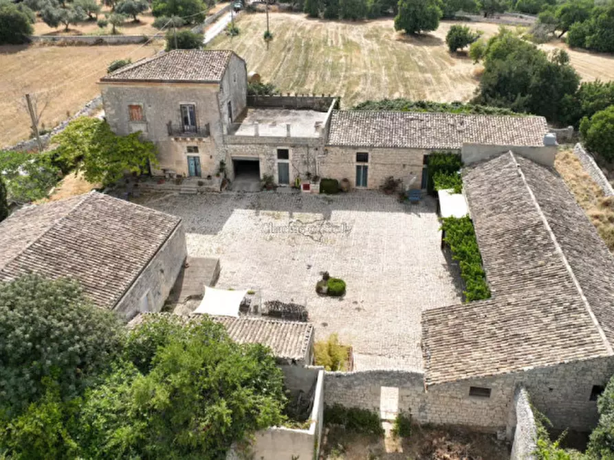 Immagine 1 di Villa in vendita  in Strada Provinciale 17 a Modica