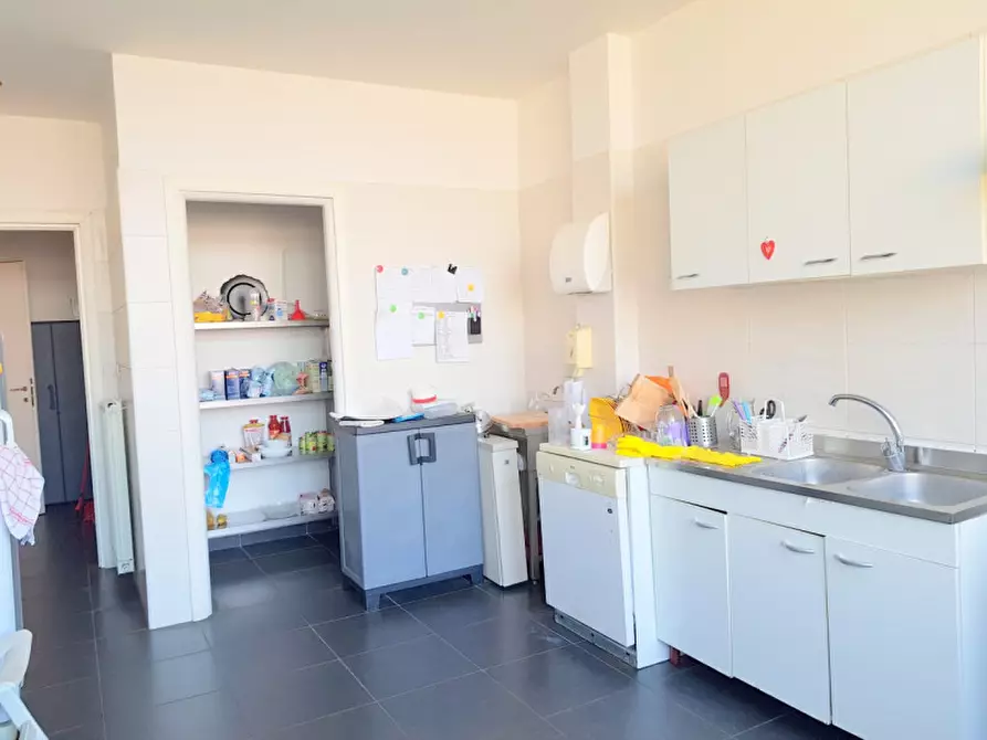 Immagine 36 di Negozio in vendita  in via Noasca a Roma