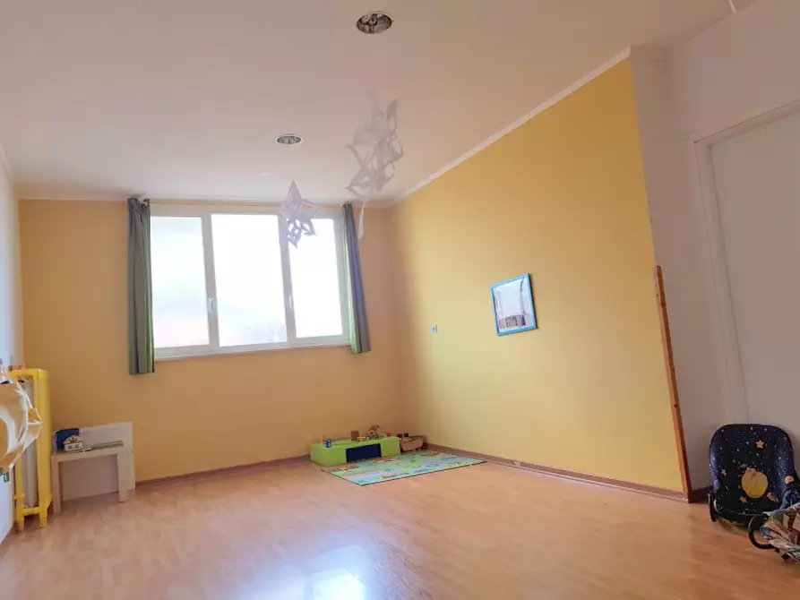 Immagine 42 di Negozio in vendita  in via Noasca a Roma