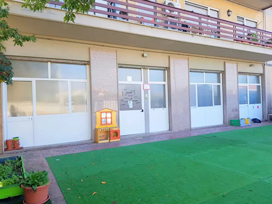 Immagine 44 di Negozio in vendita  in via Noasca a Roma