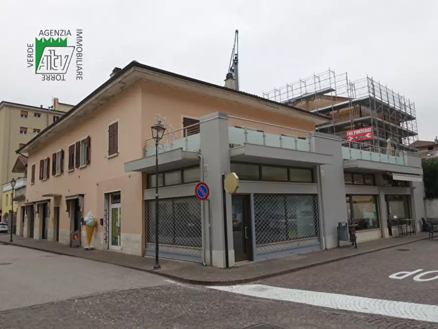 Immagine 1 di Negozio in affitto  in Mezzolombardo, piazza Cassa di Risparmio a Mezzolombardo