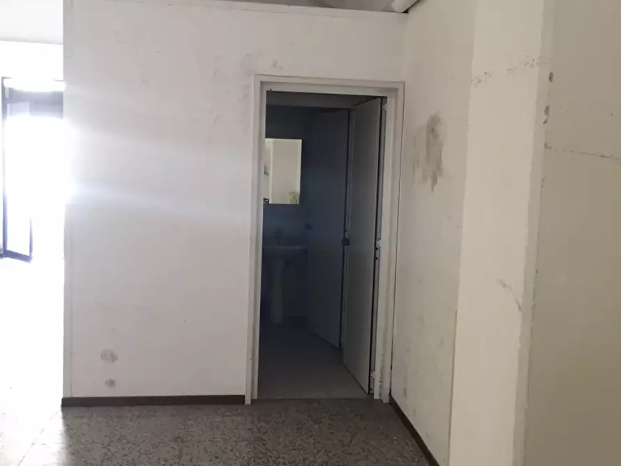 Immagine 5 di Laboratorio in affitto  in Via Pisana a Scandicci