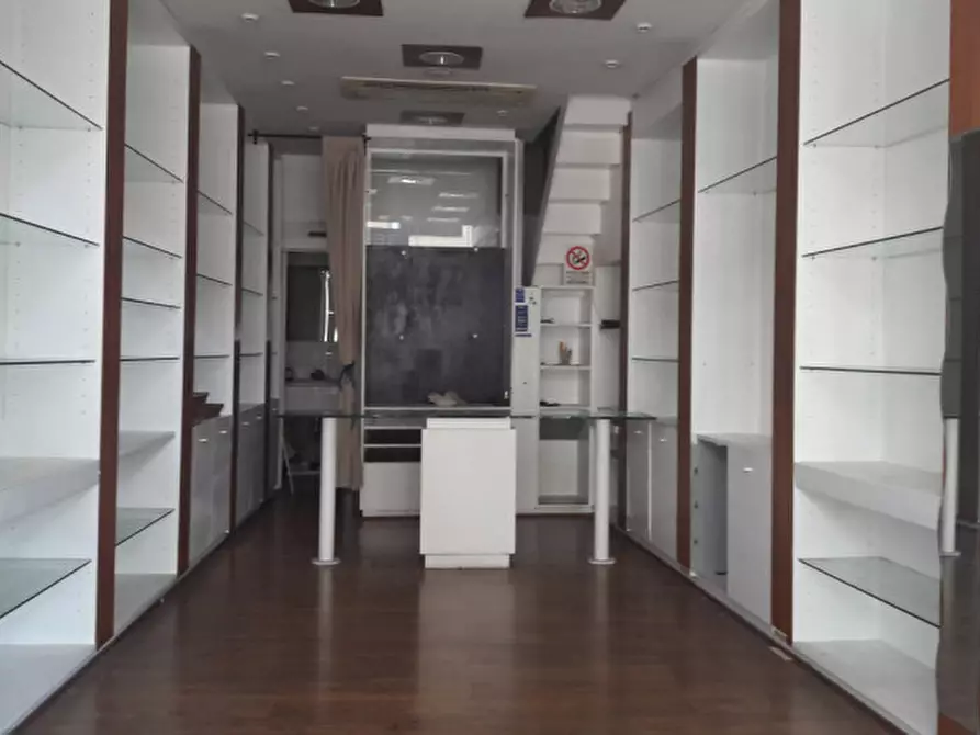 Immagine 1 di Negozio in affitto  in VIALE DUSE a Firenze