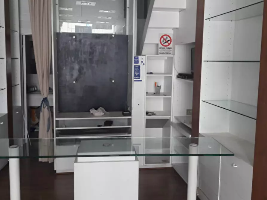 Immagine 4 di Negozio in affitto  in VIALE DUSE a Firenze