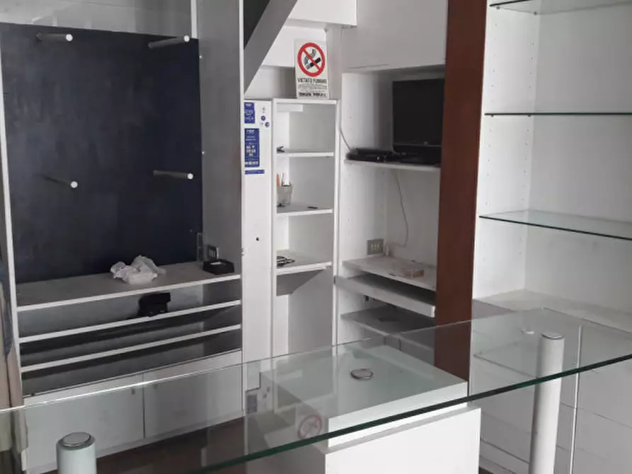 Immagine 5 di Negozio in affitto  in VIALE DUSE a Firenze