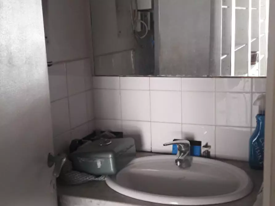 Immagine 10 di Negozio in affitto  in VIALE DUSE a Firenze