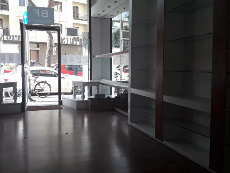 Immagine 13 di Negozio in affitto  in VIALE DUSE a Firenze
