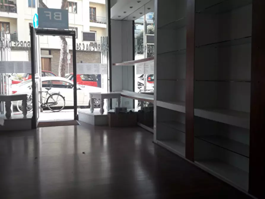 Immagine 14 di Negozio in affitto  in VIALE DUSE a Firenze