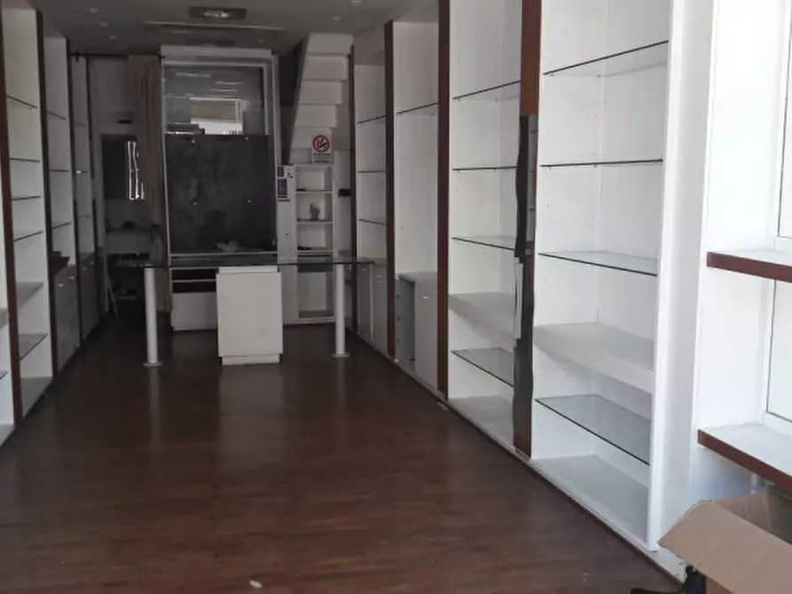 Immagine 18 di Negozio in affitto  in VIALE DUSE a Firenze