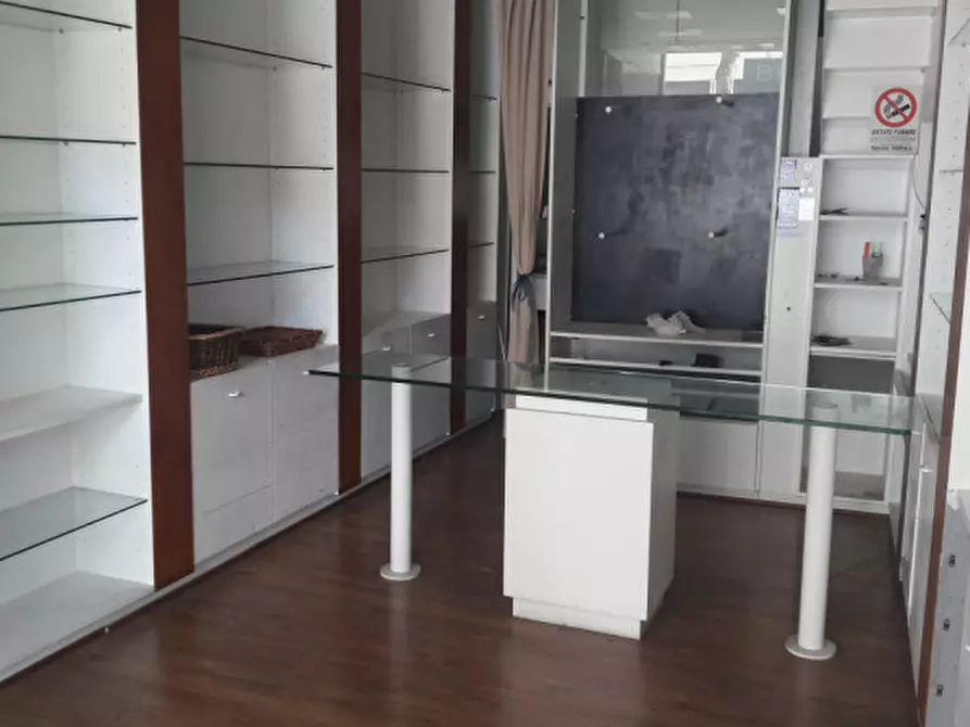 Immagine 20 di Negozio in affitto  in VIALE DUSE a Firenze