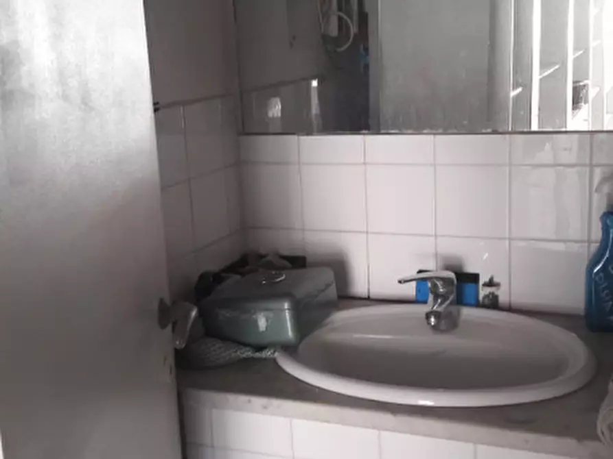 Immagine 22 di Negozio in affitto  in VIALE DUSE a Firenze