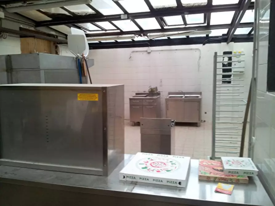 Immagine 3 di Negozio in affitto  in Via di Novoli a Firenze