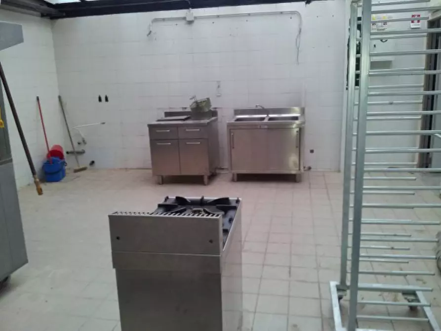 Immagine 5 di Negozio in affitto  in Via di Novoli a Firenze