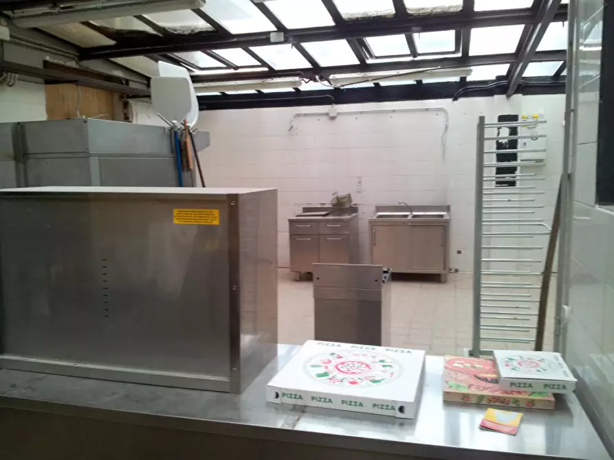 Immagine 8 di Negozio in affitto  in Via di Novoli a Firenze