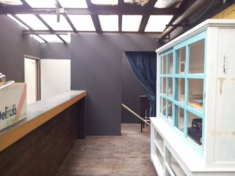 Immagine 9 di Negozio in affitto  in Via di Novoli a Firenze