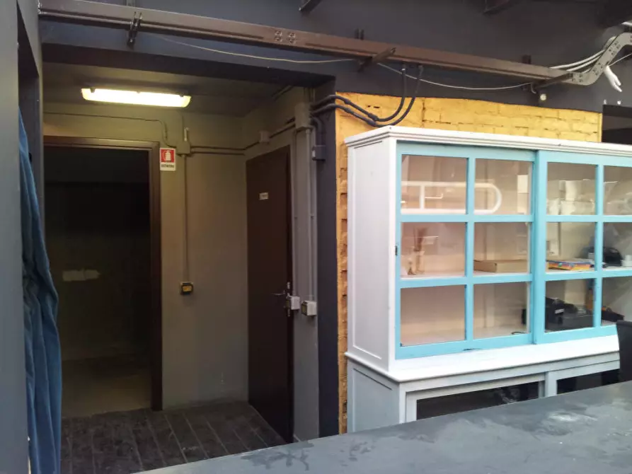 Immagine 11 di Negozio in affitto  in Via di Novoli a Firenze