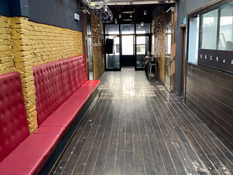 Immagine 13 di Negozio in affitto  in Via di Novoli a Firenze