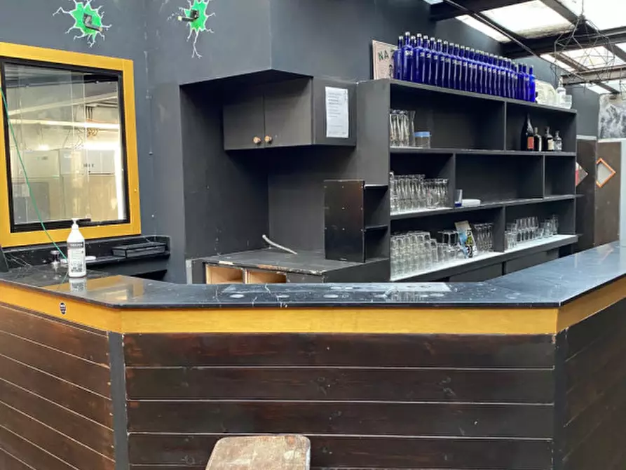 Immagine 15 di Negozio in affitto  in Via di Novoli a Firenze