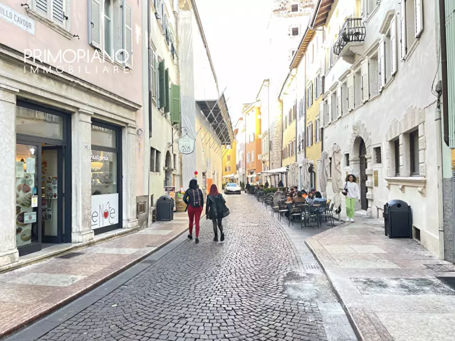 Immagine 1 di Attività commerciale in affitto  in Via Cavour a Trento