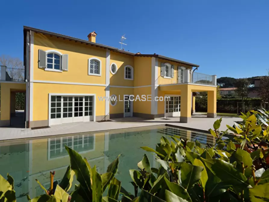 Immagine 1 di Villa in affitto  in via Fratelli Cervi a Forte Dei Marmi