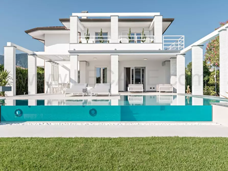 Immagine 6 di Villa in affitto  in via Fratelli Cervi a Forte Dei Marmi