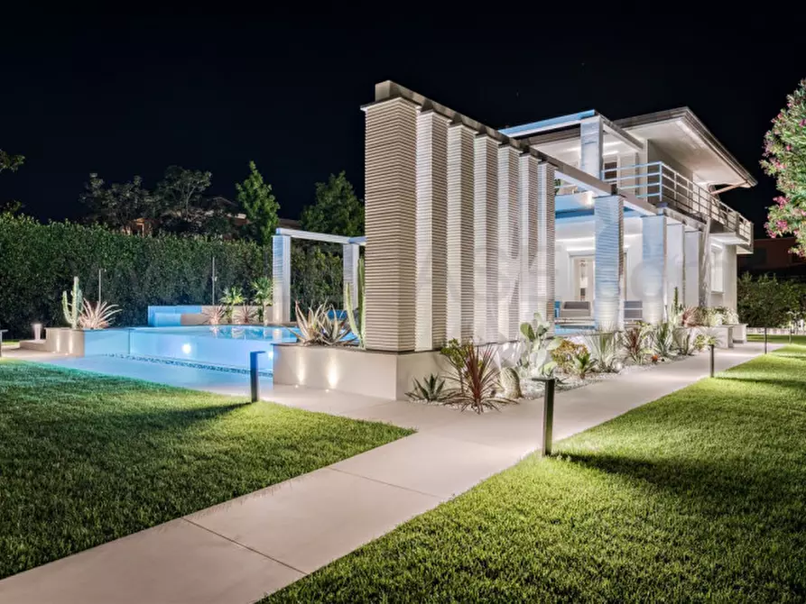 Immagine 23 di Villa in affitto  in via Fratelli Cervi a Forte Dei Marmi